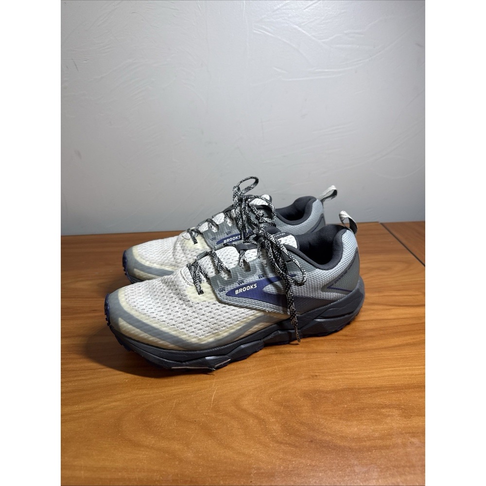 Brooks Divide 2 White Purple Trail Running Shoes 1203421B042 Women's Sz 9.5